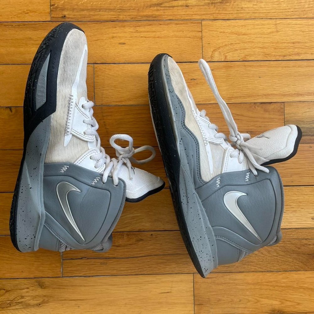 Nike Kyrie Irving Basketball sneakers, gray and white, Size 6.5 Youth